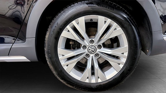 Volkswagen Passat Alltrack 6 of 13