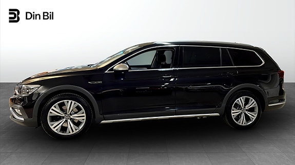 Volkswagen Passat Alltrack 2 of 5
