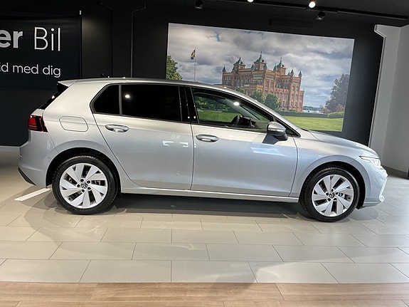 Volkswagen Golf VIII 2 of 19