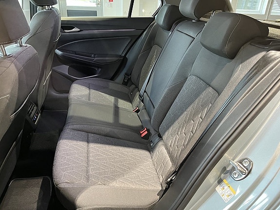 Volkswagen Golf VIII 17 of 19