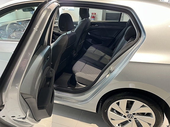 Volkswagen Golf VIII 16 of 19