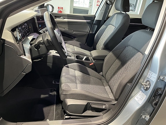Volkswagen Golf VIII 11 of 19