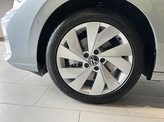 Volkswagen Golf VIII 9 of 19