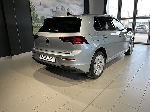 Volkswagen Golf VIII 3 of 19