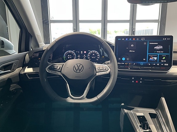 Volkswagen Golf VIII 12 of 19