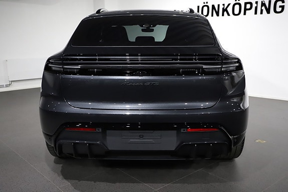 Porsche Macan GTS 4 of 5