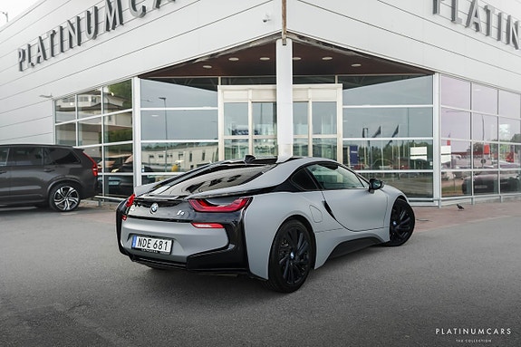 BMW i8 3 of 18