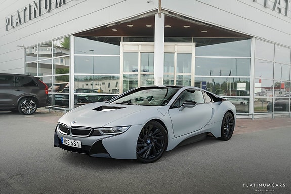 BMW i8 2 of 18