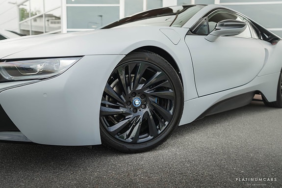 BMW i8 7 of 18