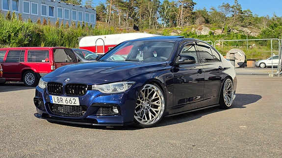 BMW 340i 2 of 4