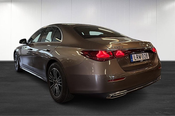 Mercedes-Benz E220 4 of 5