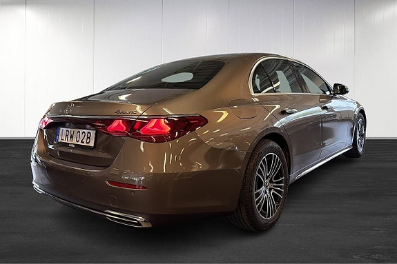 Mercedes-Benz E220 8 of 26