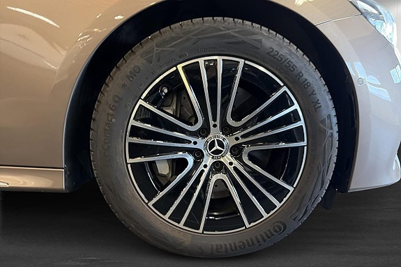 Mercedes-Benz E220 9 of 26