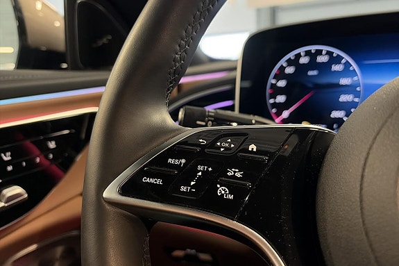 Mercedes-Benz E220 17 of 26