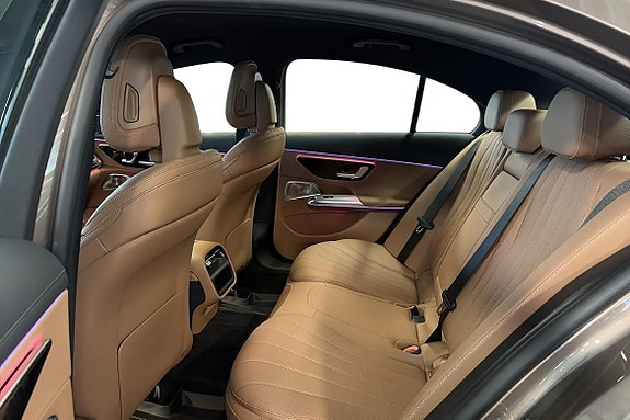 Mercedes-Benz E220 23 of 26