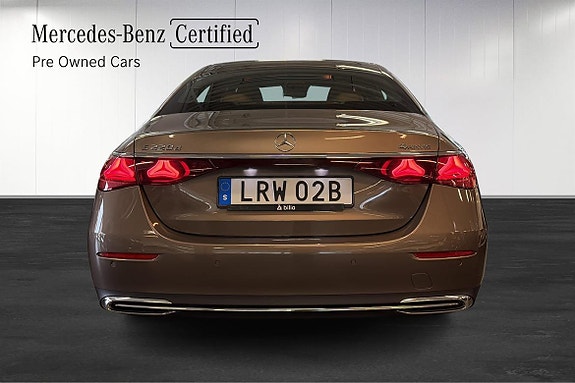 Mercedes-Benz E220 6 of 26