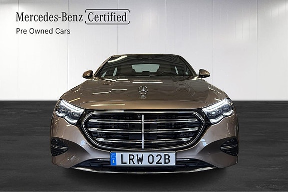 Mercedes-Benz E220 2 of 5