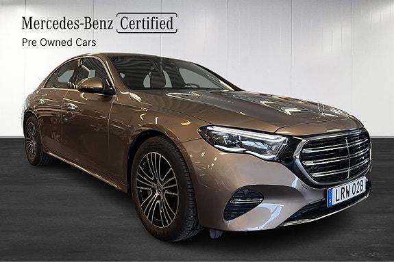 Mercedes-Benz E220 3 of 5