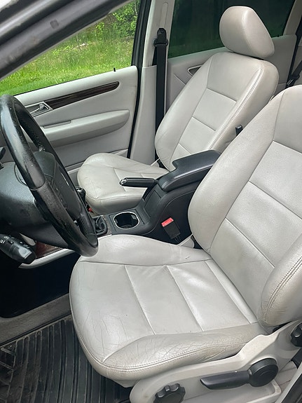 Mercedes-Benz B200 4 of 5