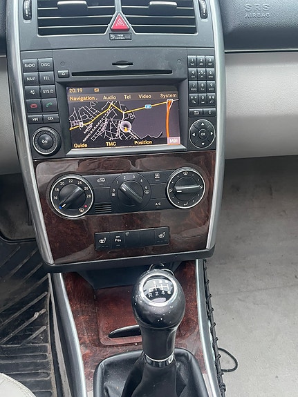 Mercedes-Benz B200 5 of 5