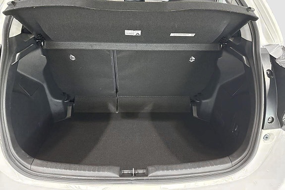 Toyota Yaris 12 of 12