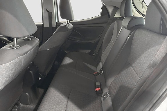 Toyota Yaris 9 of 12