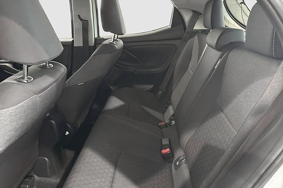 Toyota Yaris 9 of 12