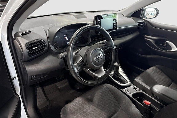 Toyota Yaris 8 of 12
