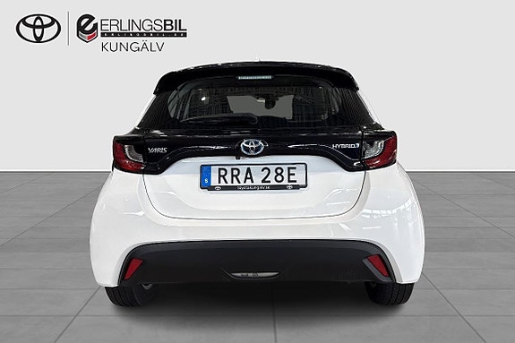 Toyota Yaris 5 of 12