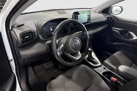 Toyota Yaris 8 of 12
