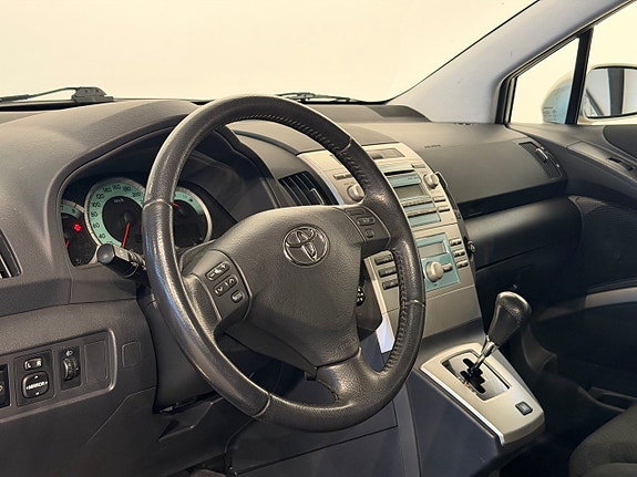 Toyota Corolla Verso 5 of 5