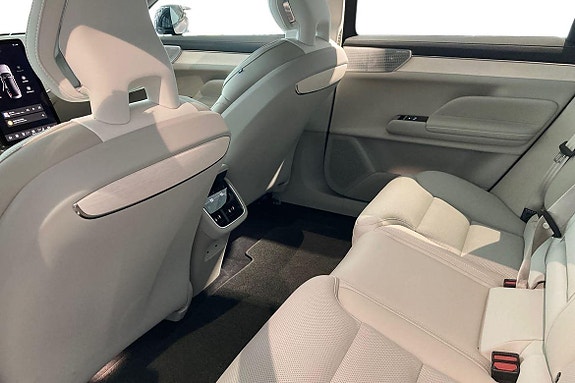 Volvo ES90 13 of 21