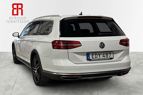 Volkswagen Passat Alltrack 3 of 5