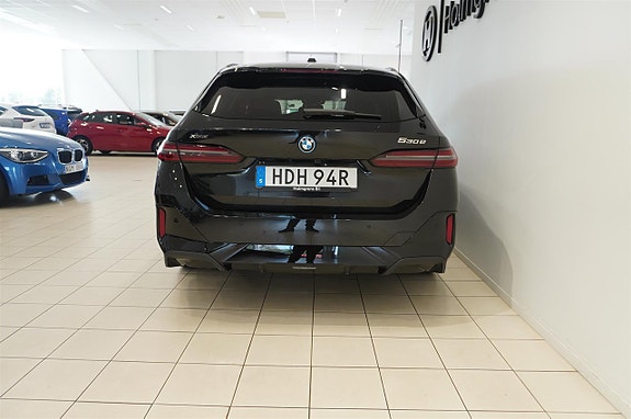 BMW 530e 4 of 5