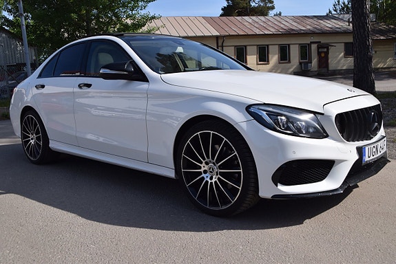 Mercedes-Benz C300 3 of 5