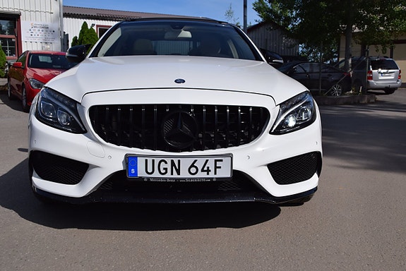 Mercedes-Benz C300 2 of 5