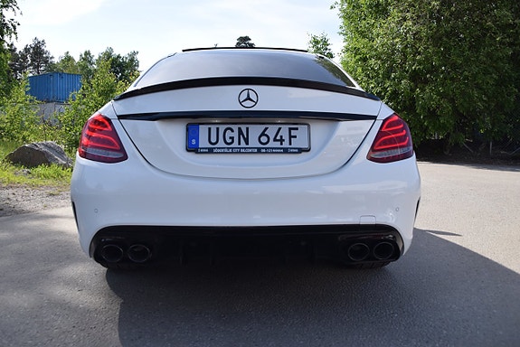 Mercedes-Benz C300 4 of 5