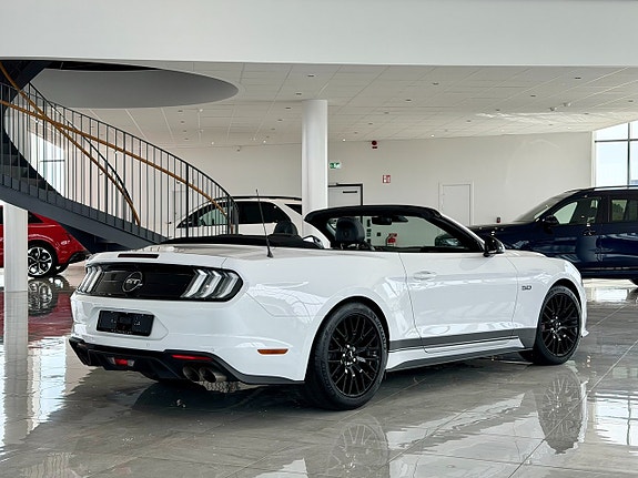 Ford Mustang 3 of 5