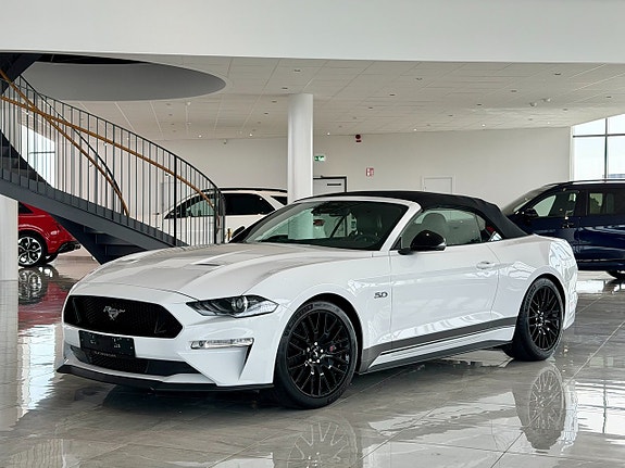 Ford Mustang 2 of 5