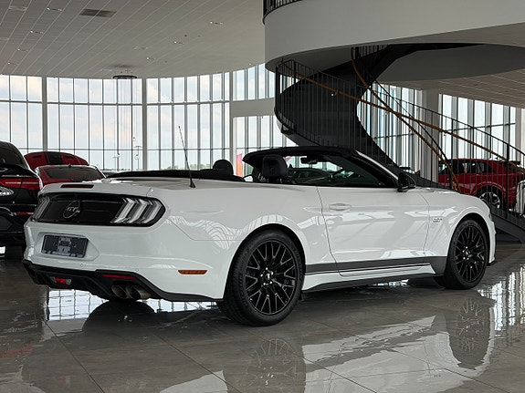 Ford Mustang 7 of 25