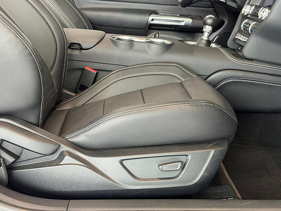 Ford Mustang 13 of 25