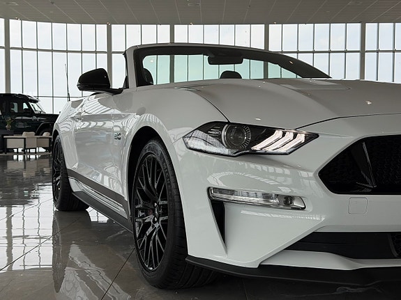 Ford Mustang 25 of 25