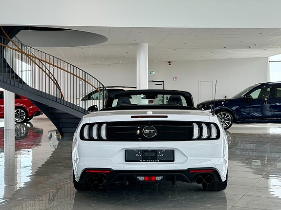 Ford Mustang 6 of 25