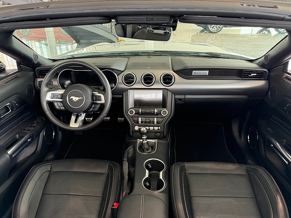 Ford Mustang 15 of 25