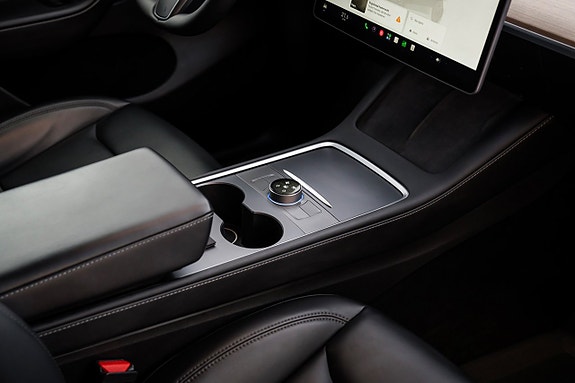 Tesla Model Y 19 of 23