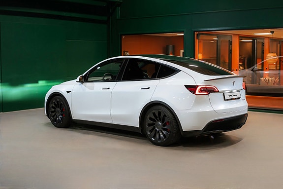 Tesla Model Y 3 of 23