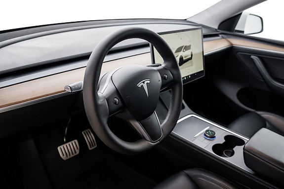 Tesla Model Y 11 of 23