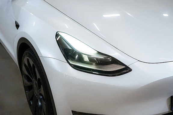 Tesla Model Y 9 of 23