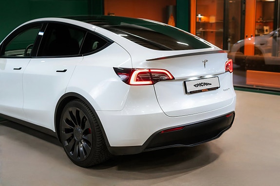 Tesla Model Y 4 of 23