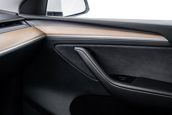 Tesla Model Y 17 of 23